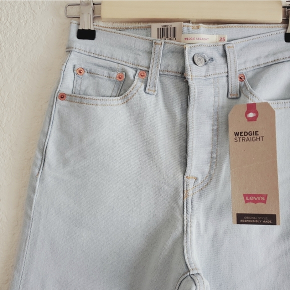 Levi's Wedgie Fit High Rise Waisted Straight Jeans Light Wash - Picture 6 of 8